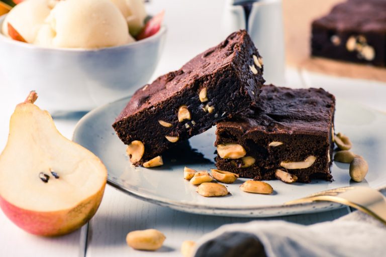 Erdnuss-Brownies mit Birnensorbet – SavoryLens
