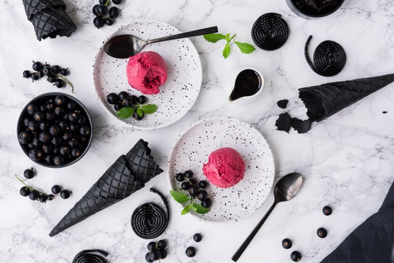 Blackcurrant Licorice Icecream Lakritzeis mit schwarzer Johannisbeere
