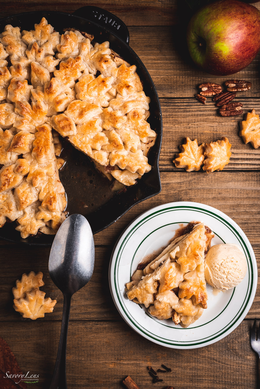 Apple Pandowdy mit Pekannüssen und Butterscotch – SavoryLens Apple Pandowdy mit Pekannüssen und Butterscotch – SavoryLens