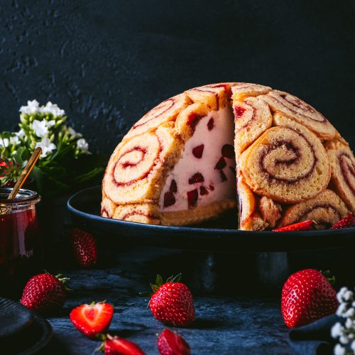 Erdbeer-Charlotte - Sommerliche Kuppeltorte – SavoryLens