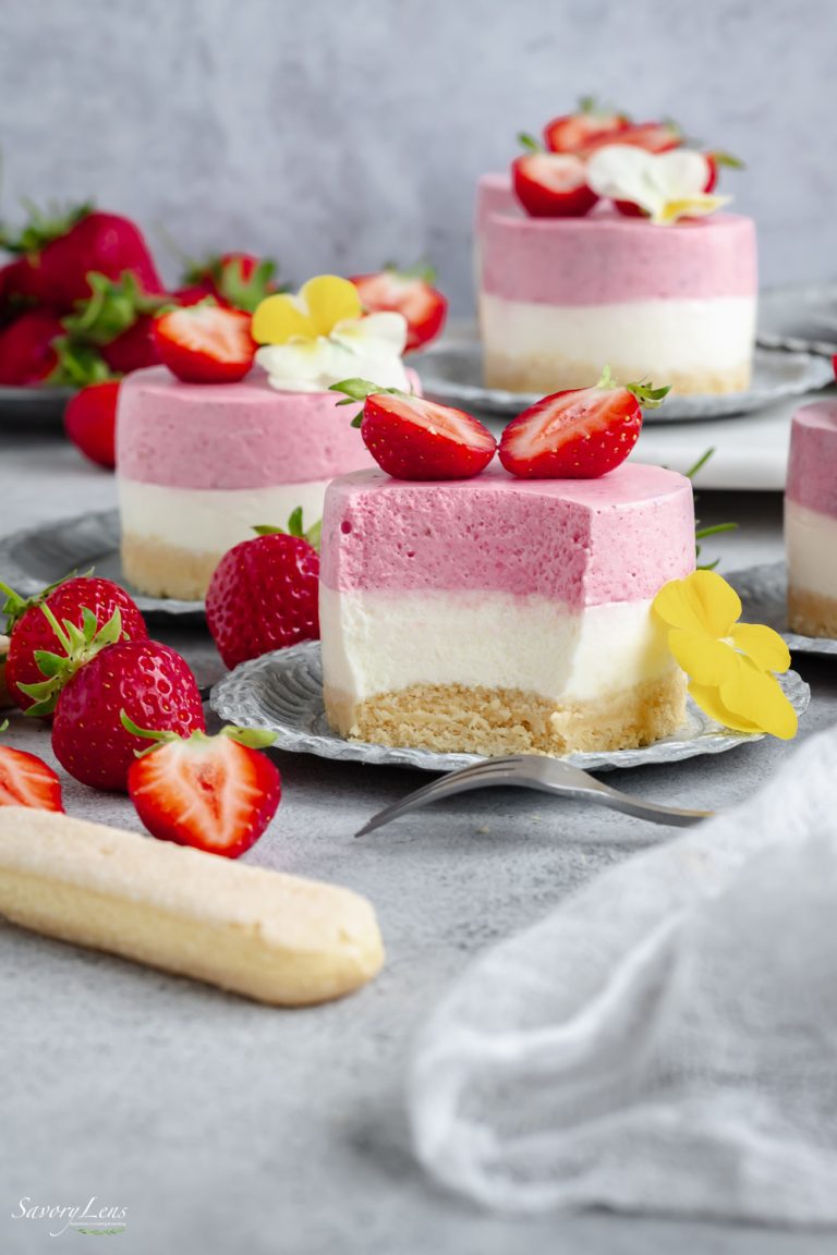 Feine Erdbeer-Törtchen mit weißer Schokolade – SavoryLens Feine Erdbeer-Törtchen mit weißer Schokolade – SavoryLens