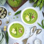 Grüne Spargelsuppe mit Radieschen und Wachteleiern