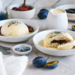 Germknödel mit Zwetschgenröster und Vanillesoße
