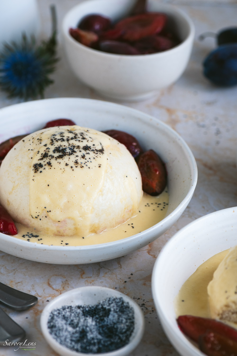 Germknödel mit Zwetschgenröster und Vanillesoße
