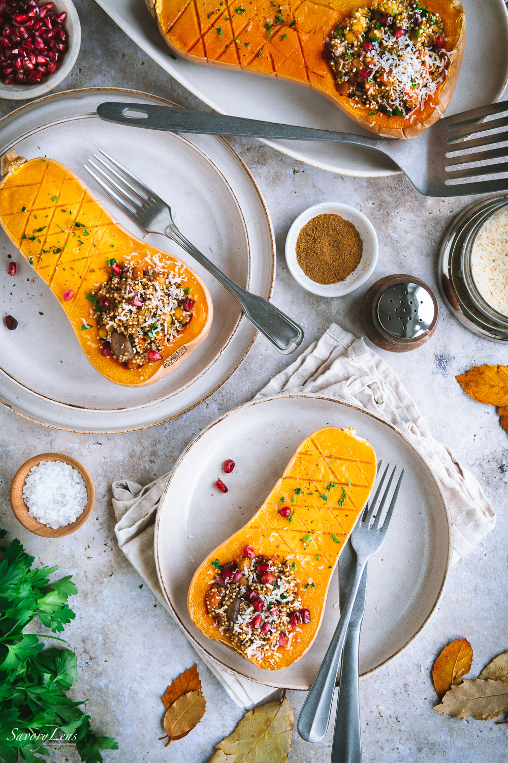 Orientalisch gefüllter Butternut-Kürbis mit Quinoa-Risotto & Granatapfel