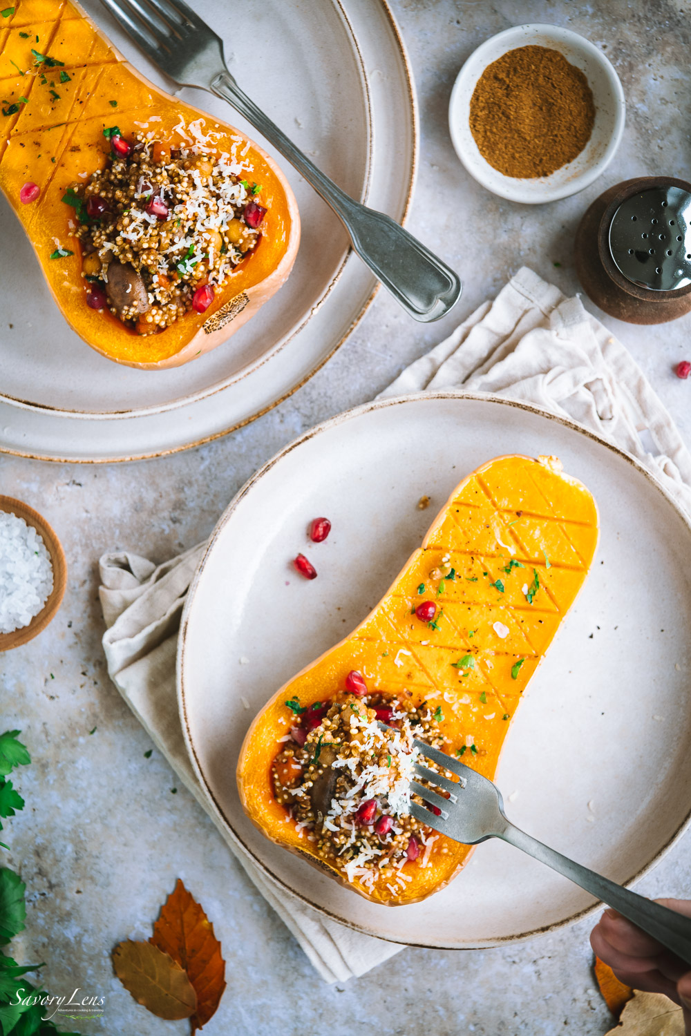 Orientalisch gefüllter Butternut-Kürbis mit Quinoa-Risotto & Granatapfel