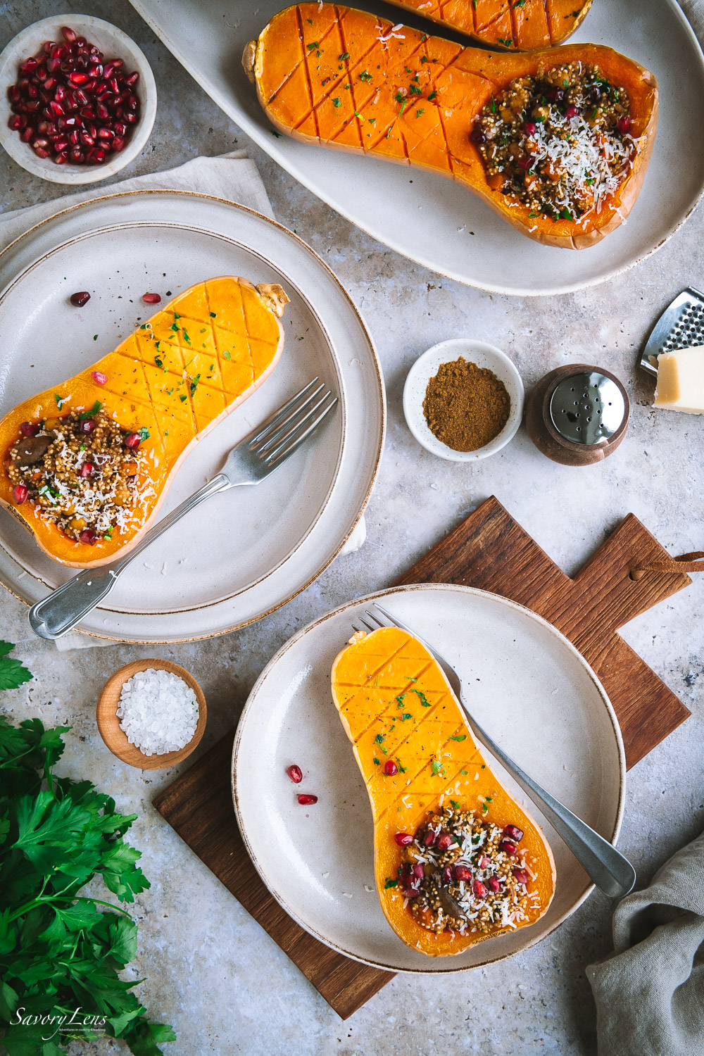 Orientalisch gefüllter Butternut-Kürbis mit Quinoa-Risotto & Granatapfel