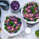 Winterliche Spätzlepfanne mit Grünkohl, Rotkraut & Mettenden