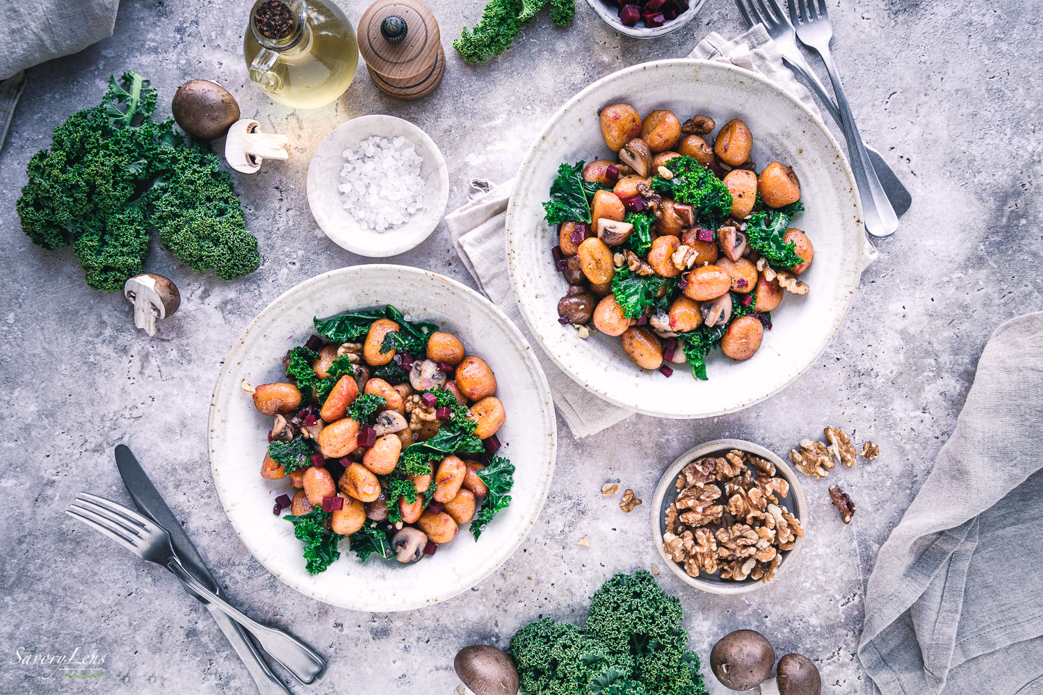Süßkartoffel-Gnocchi mit Grünkohl und Champignons