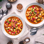 Pikanter Wurzelgemüse-Eintopf mit weißen Bohnen